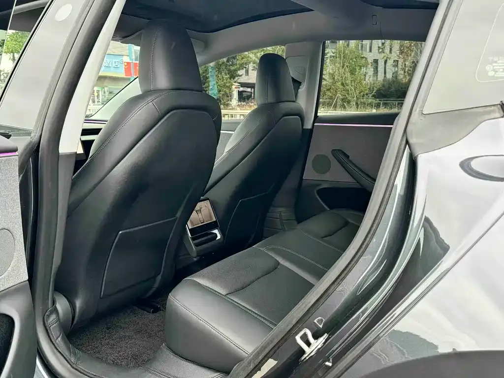 Tesla Model 3 — фото 4