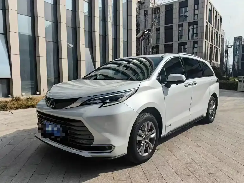 Toyota Sienna 2024 из CN, фото 1
