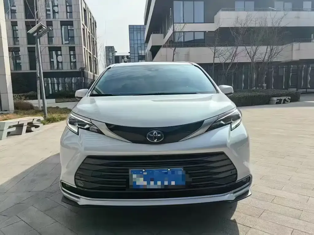 Toyota Sienna 2024 из CN, фото 6