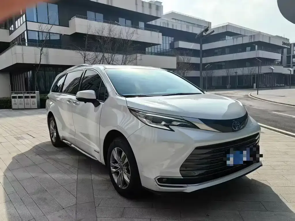 Toyota Sienna 2024 из CN, фото 9