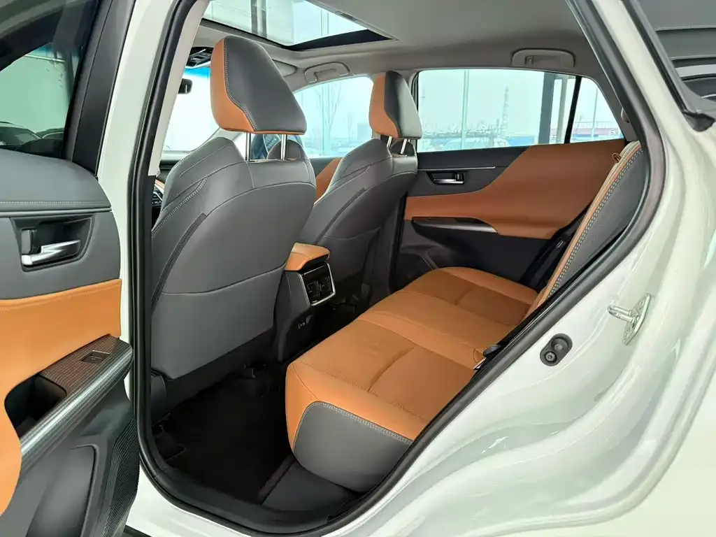 Toyota Venza 2023 из CN, фото 9