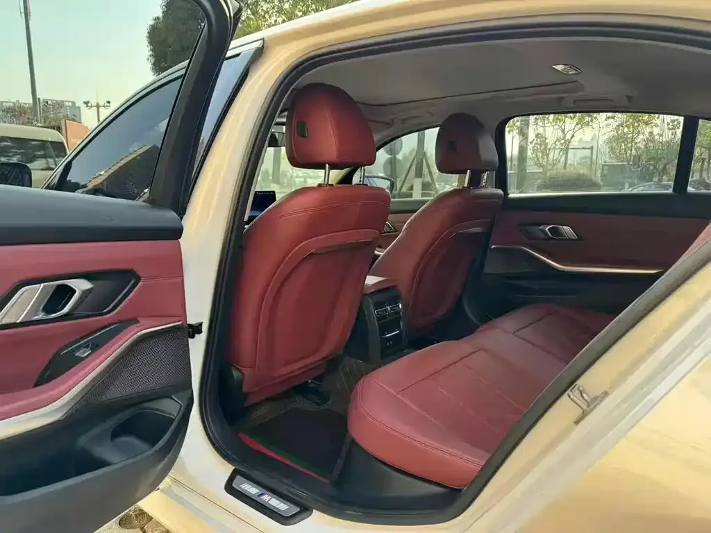 BMW 3 Series 2023 из CN, фото 3