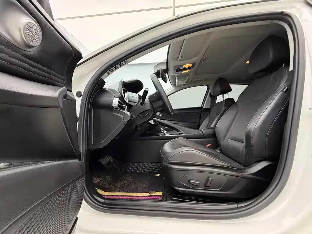 Hyundai Elantra 2022 из CN, фото 7