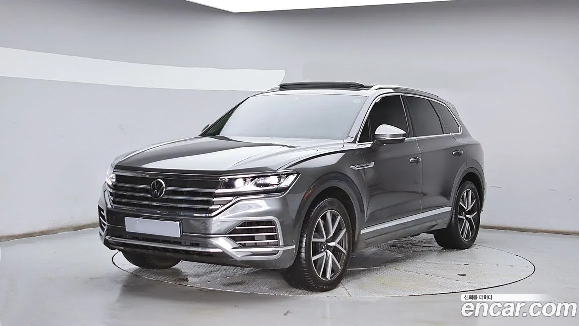 Volkswagen Touareg — фото 1