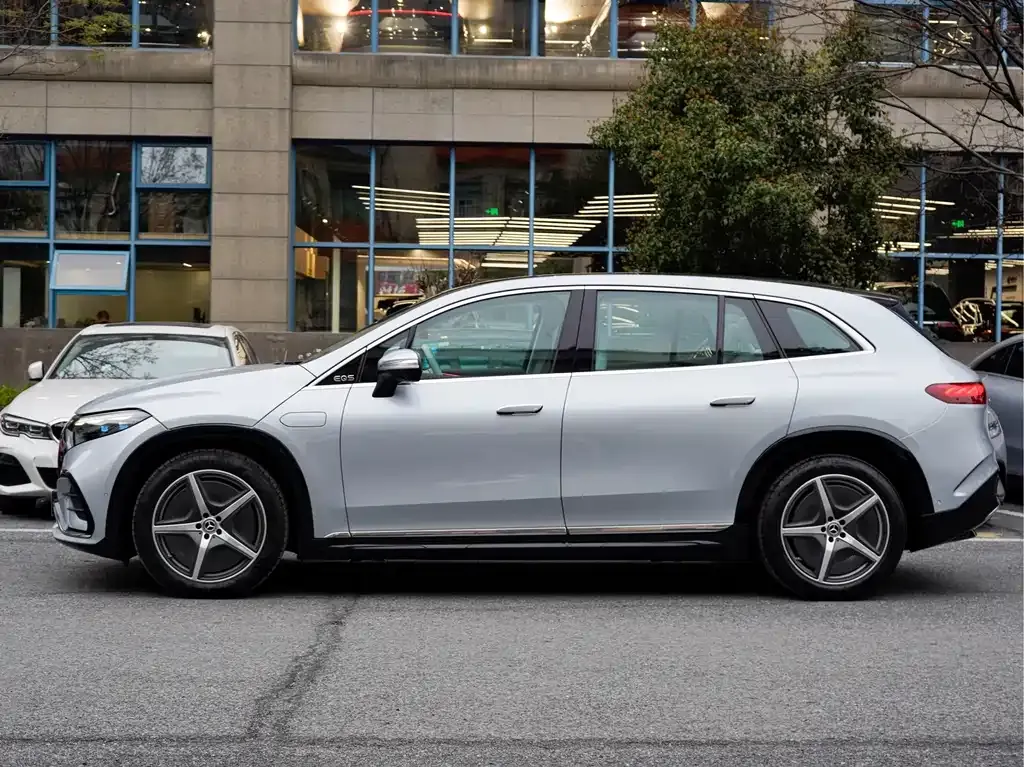 Mercedes-Benz EQS SUV — фото 7
