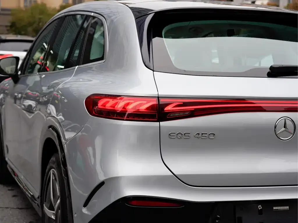 Mercedes-Benz EQS SUV — фото 3