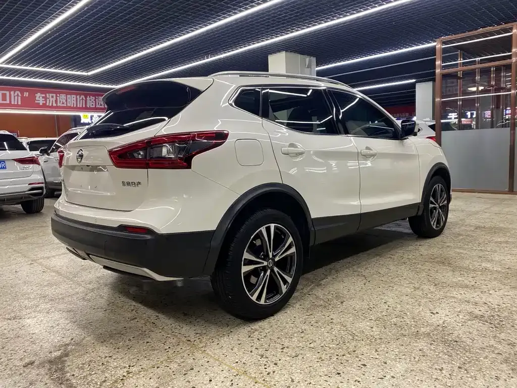 Nissan Qashqai — фото 9