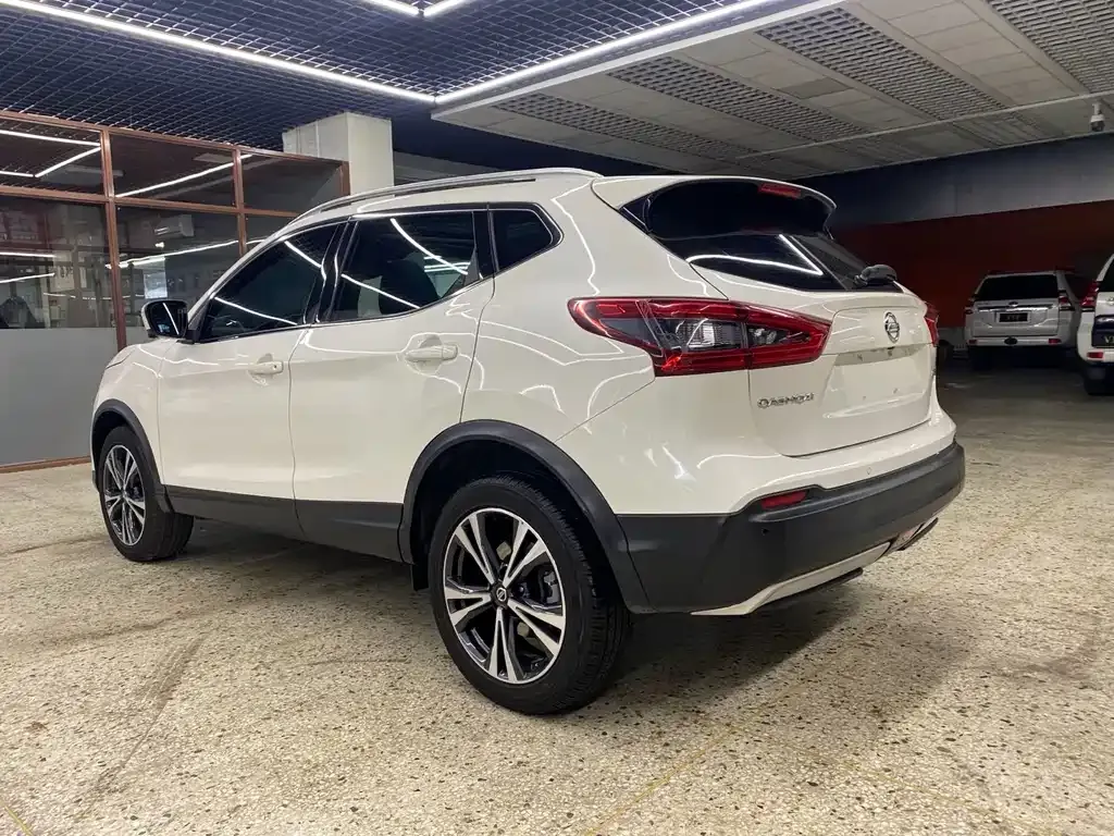 Nissan Qashqai — фото 10