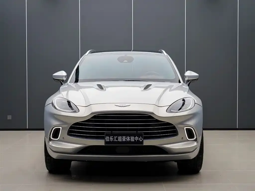 Aston Martin DBX — фото 2