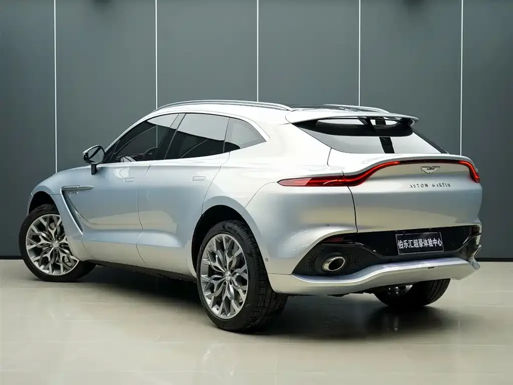 Aston Martin DBX — фото 5