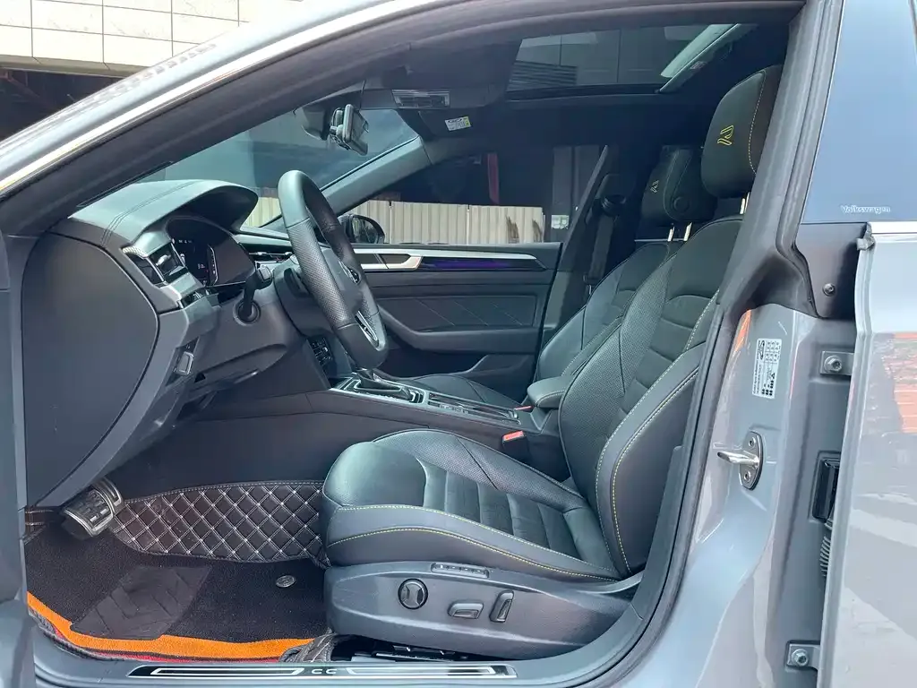 Volkswagen CC 2023 из CN, фото 7