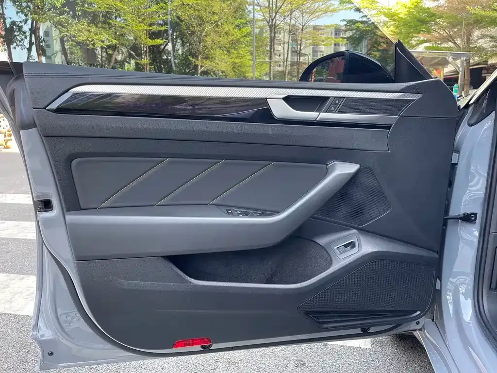 Volkswagen CC 2023 из CN, фото 3