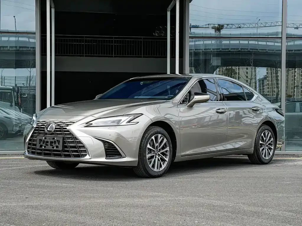 Lexus ES — фото 1