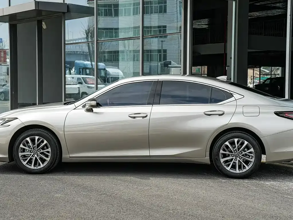 Lexus ES — фото 10