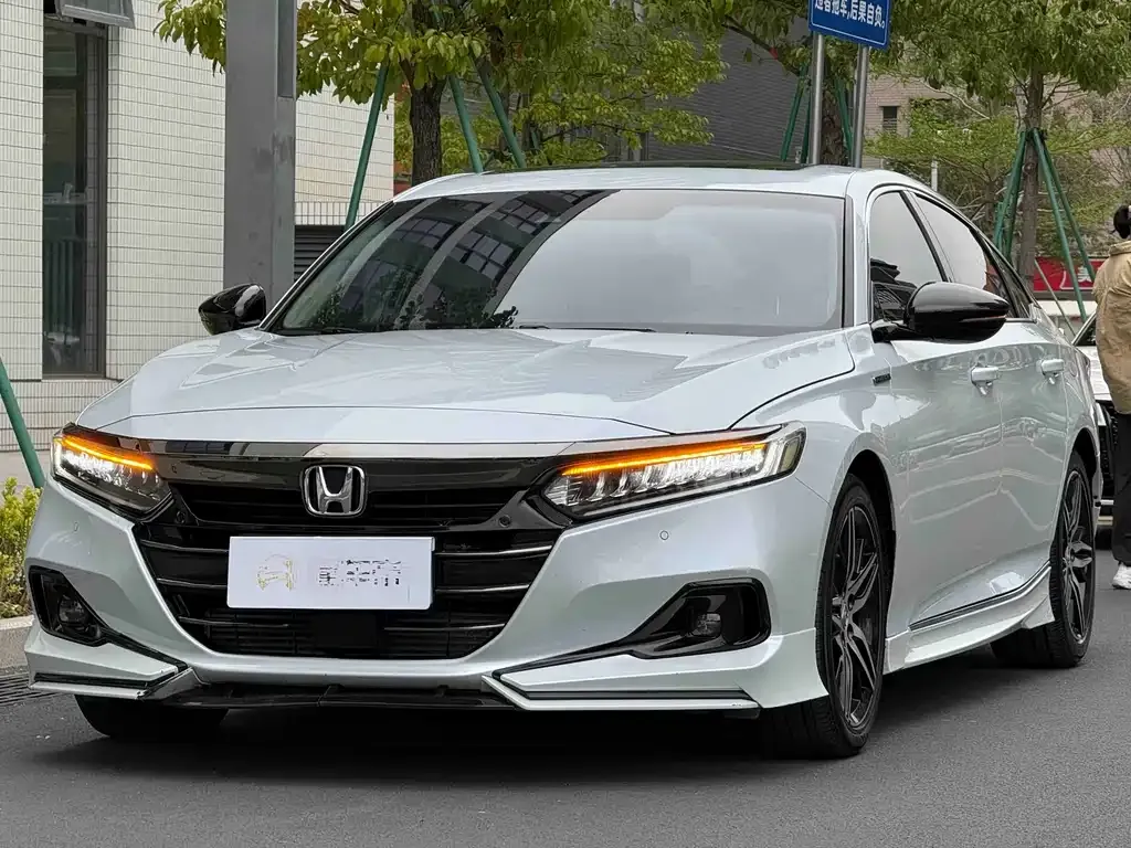 Honda Accord — фото 1