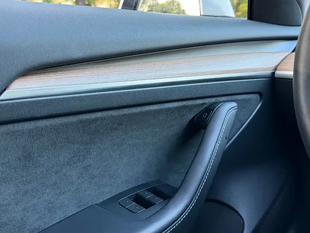 Tesla Model 3 — фото 7