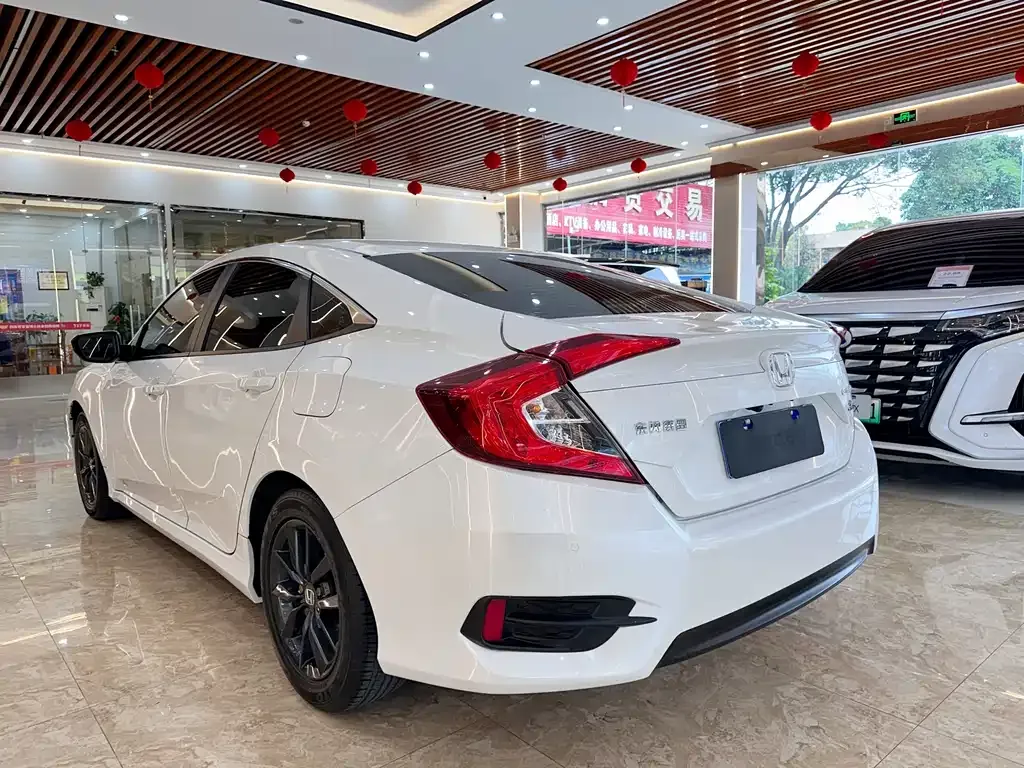 Honda Civic — фото 10