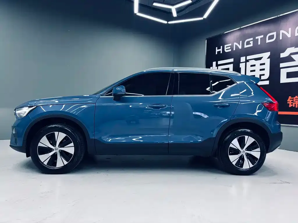 Volvo XC40 — фото 4