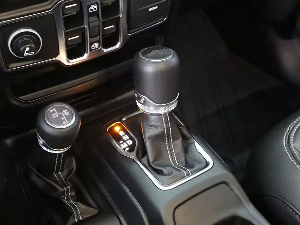 Jeep Gladiator 2023 из CN, фото 2