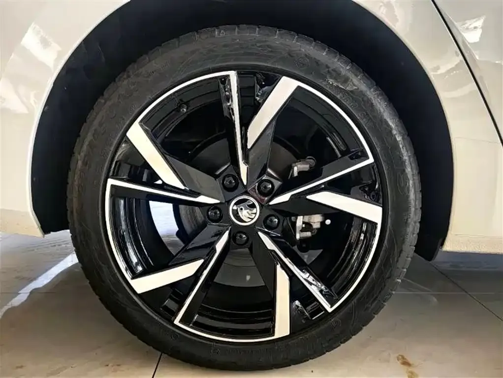Skoda Octavia — фото 5