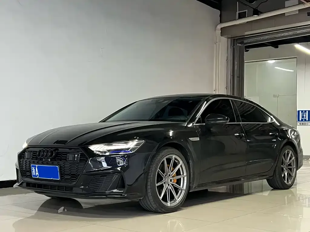 Audi A7L — фото 1