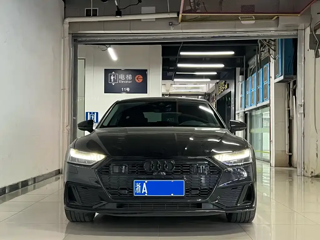 Audi A7L — фото 6