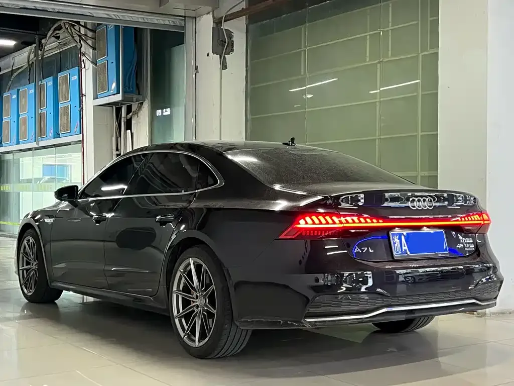Audi A7L — фото 8