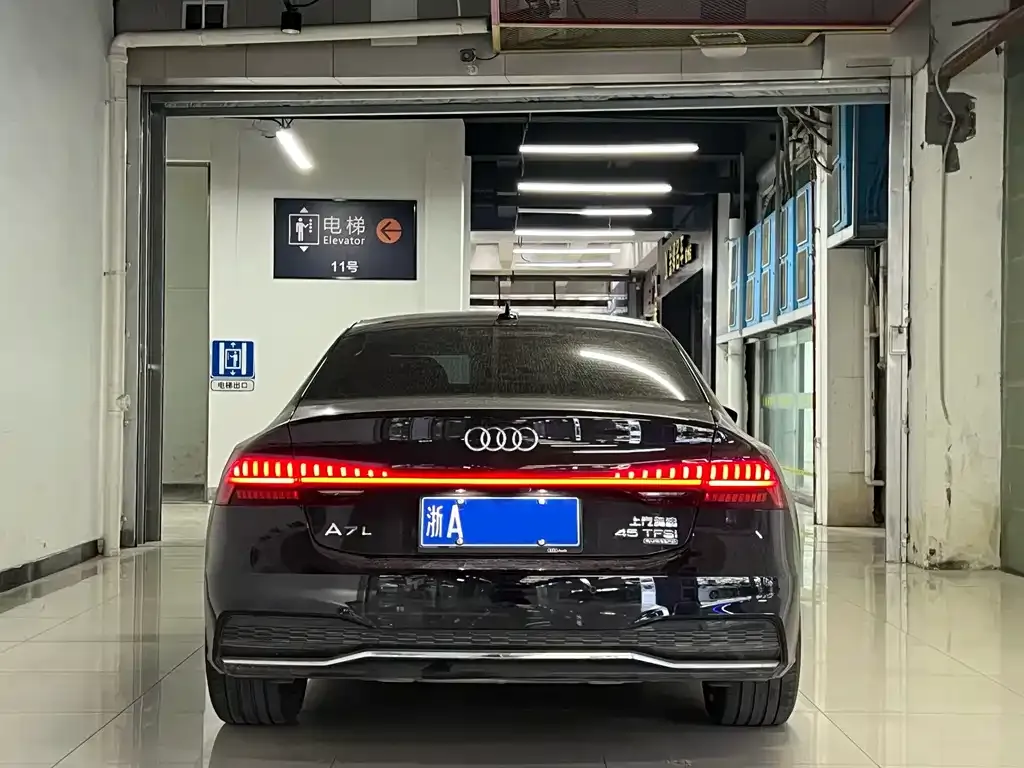 Audi A7L — фото 9