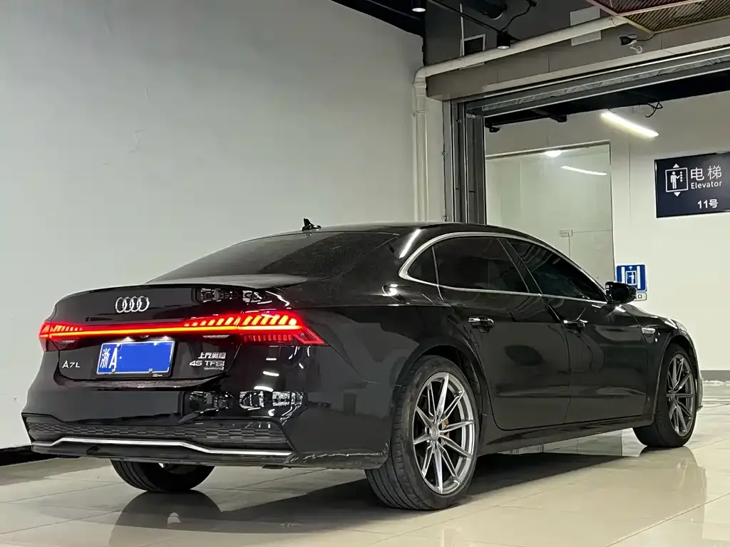 Audi A7L — фото 3