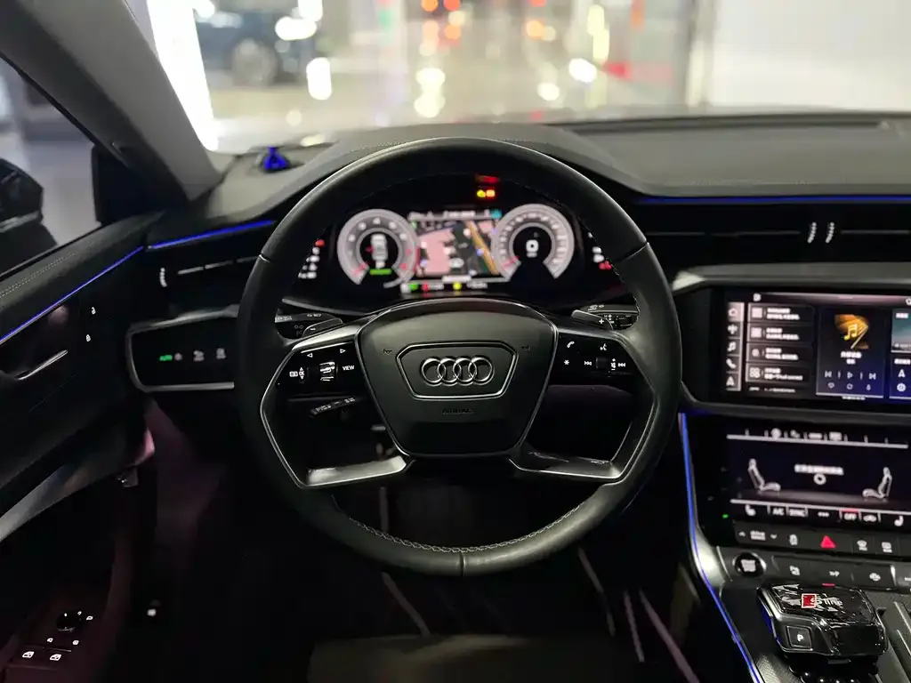 Audi A7L — фото 7
