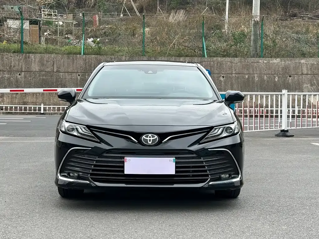 Toyota Camry — фото 8