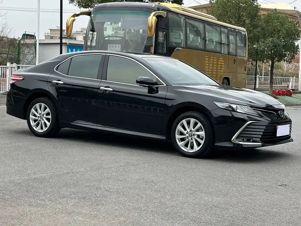 Toyota Camry — фото 5