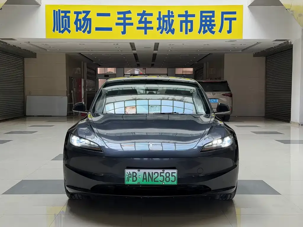 Tesla Model 3 — фото 8