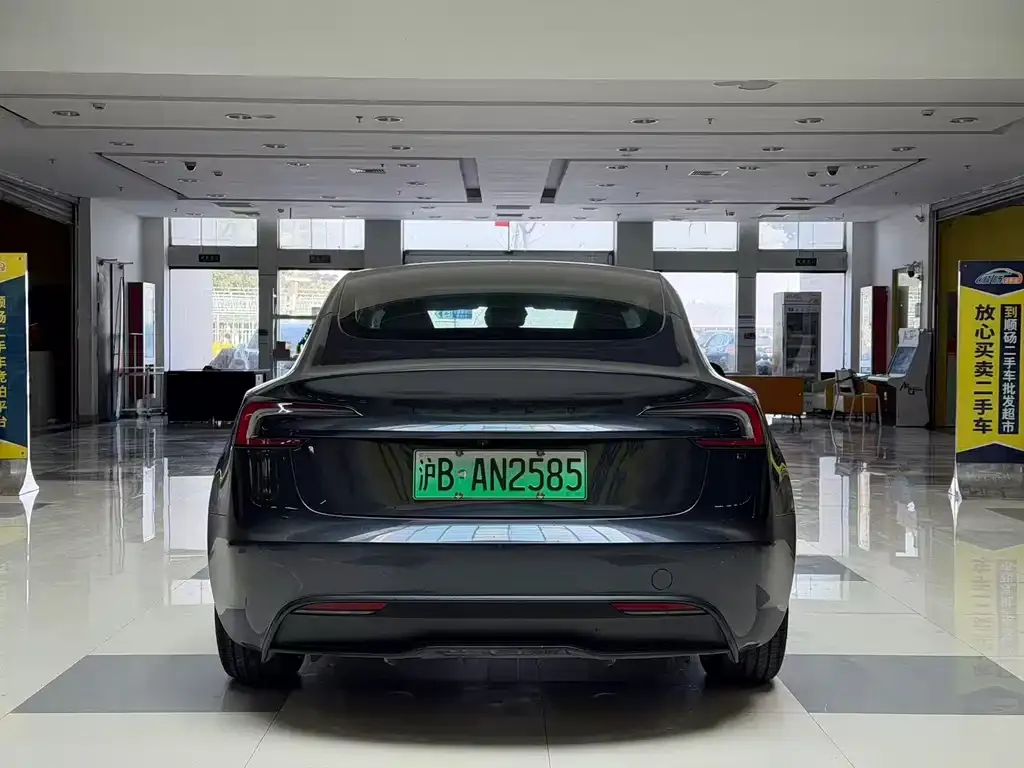 Tesla Model 3 — фото 3