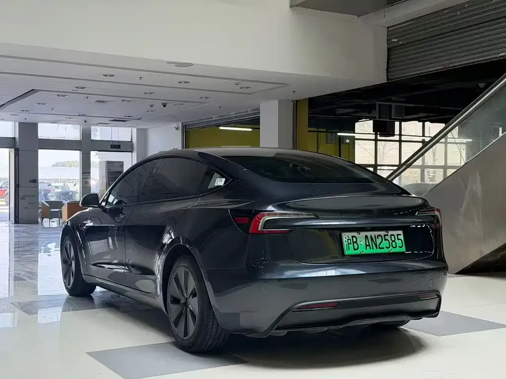 Tesla Model 3 — фото 6