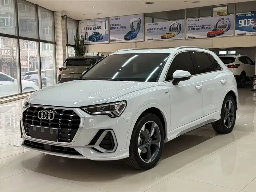 Audi Q3 — фото 1