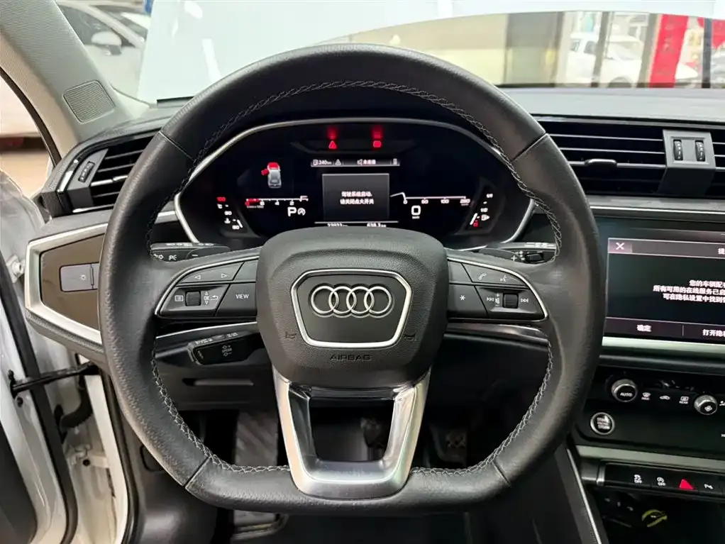 Audi Q3 — фото 10