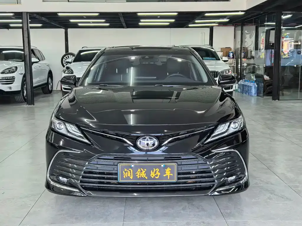 Toyota Camry — фото 4
