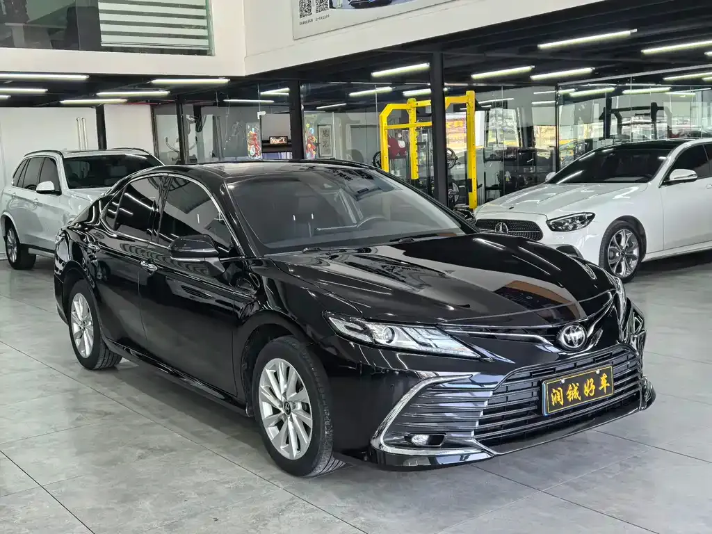 Toyota Camry — фото 6