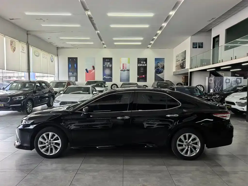 Toyota Camry — фото 2