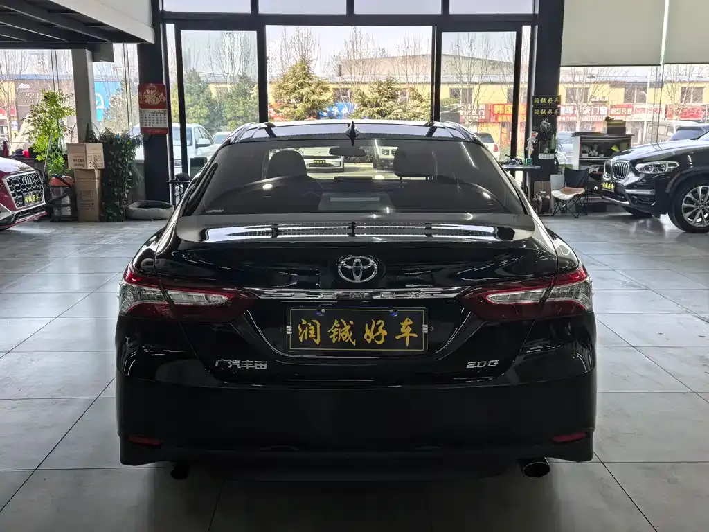 Toyota Camry — фото 3