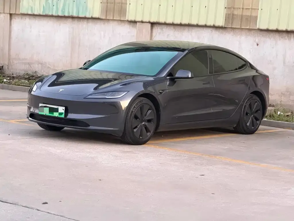 Tesla Model 3 — фото 1