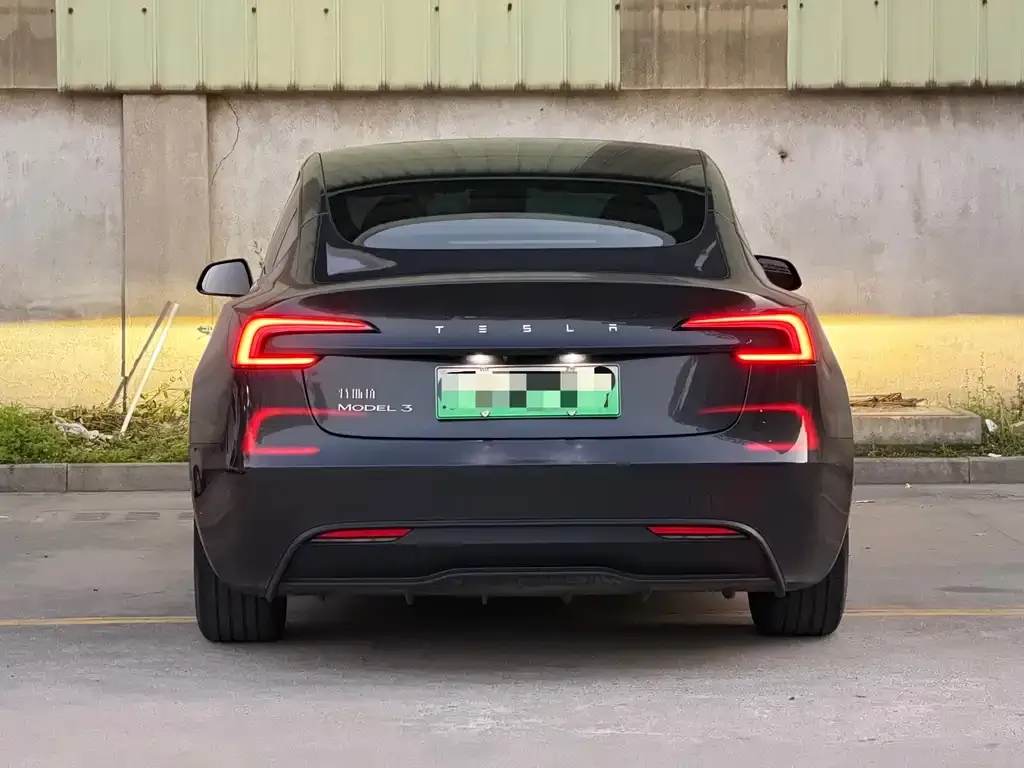Tesla Model 3 — фото 8