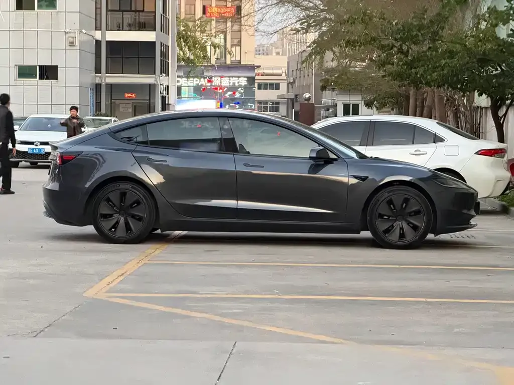 Tesla Model 3 — фото 5