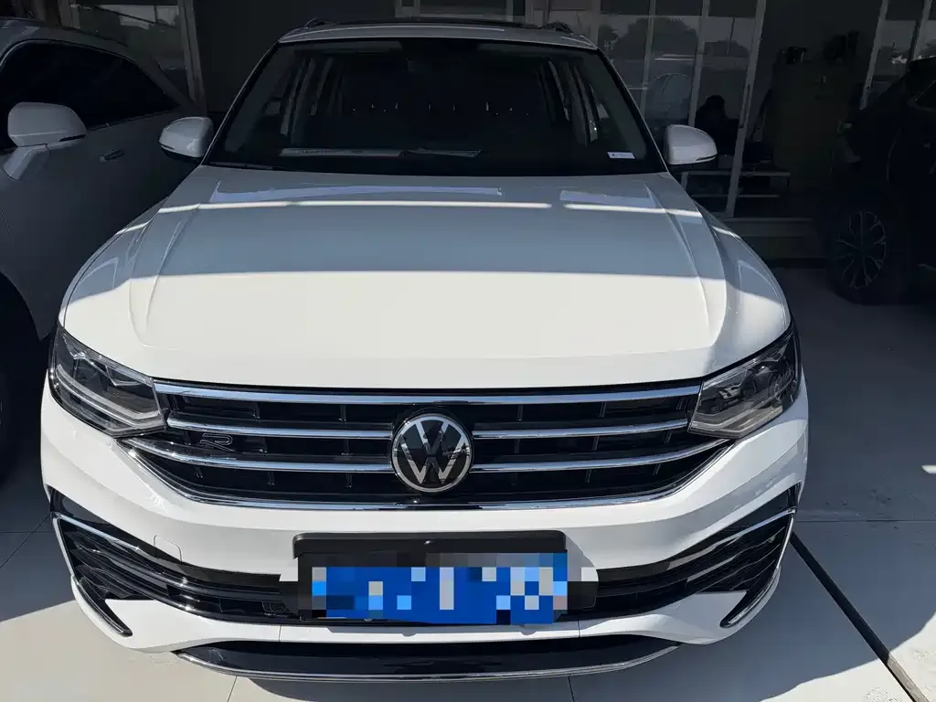 Volkswagen Tiguan L — фото 5
