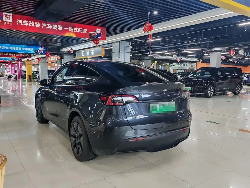 Tesla Model Y — фото 6