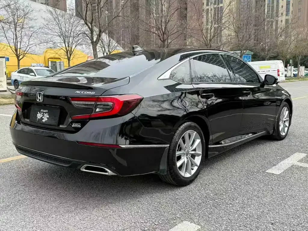Honda Accord — фото 9