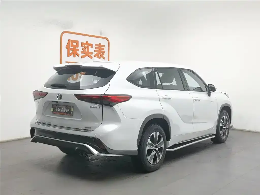 Toyota Crown Kluger 2023 из CN, фото 3