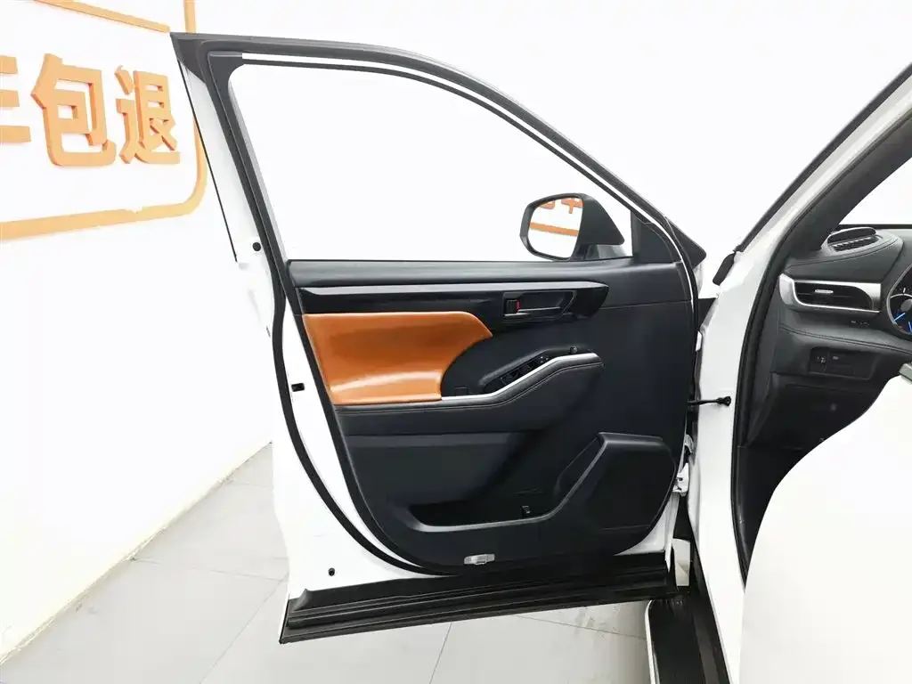 Toyota Crown Kluger 2023 из CN, фото 7