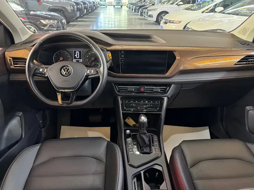 Volkswagen Tharu — фото 3
